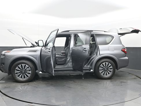 Used 2024 Nissan Armada SL w/ Midnight Edition Package image 39