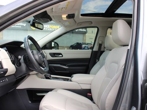 Used 2022 Nissan Pathfinder SL w/ SL Premium Package AWD/4WD image 19