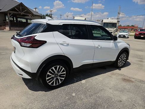 Used 2022 Nissan Kicks SV FWD image 8