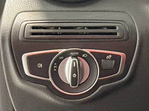 Used 2022 Mercedes-Benz GLC 300 4MATIC image 11