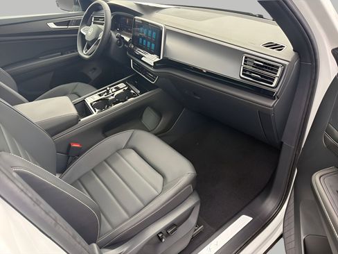 New 2026 Volkswagen Atlas Cross Sport SEL R-Line AWD/4WD image 10