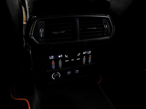 Used 2023 Lamborghini Urus Performante AWD/4WD image 39