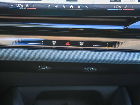 Used 2025 BMW i5 xDrive40 image 10