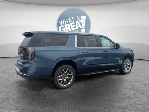 New 2026 Chevrolet Suburban LT w/ Comfort Package image 3