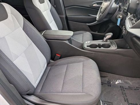 Certified 2025 Chevrolet Trax LS w/ LS Convenience Package FWD image 29