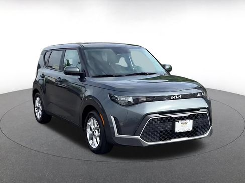 Used 2025 Kia Soul LX w/ LX Technology Package FWD image 3