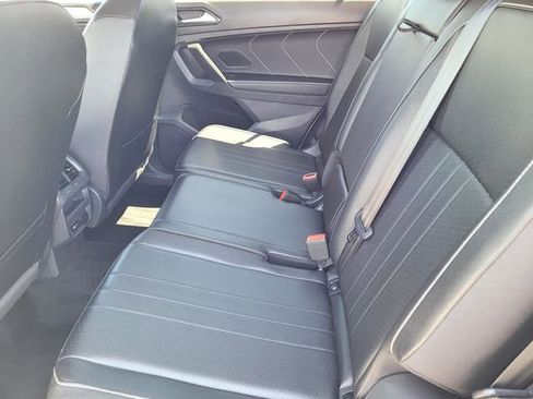 Used 2023 Volkswagen Tiguan SE FWD image 12