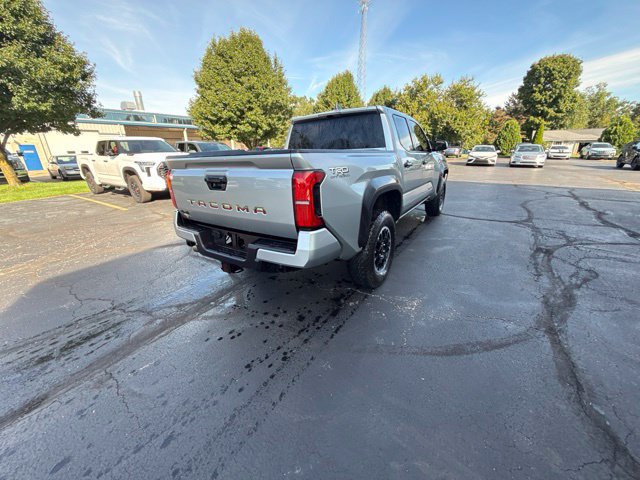 Used 2025 Toyota Tacoma TRD Off-Road AWD/4WD image 7