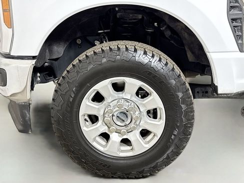 Used 2024 Ford F250 XLT w/ FX4 Off-Road Package image 27