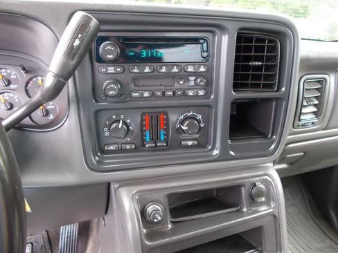 Used 2005 GMC Sierra 1500 SLE w/ Safe And Sound Package RWD image 29