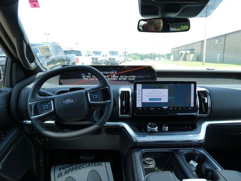 New 2027 Ford Expedition Platinum w/ Stealth Appearance Package AWD/4WD image 15