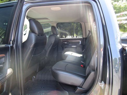 Used 2018 RAM 2500 Laramie w/ Convenience Group AWD/4WD image 19