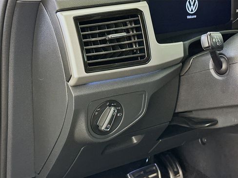 Used 2022 Volkswagen Atlas SEL Premium image 17