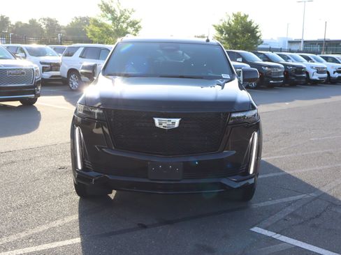 Used 2024 Cadillac Escalade Sport w/ LPO, ONYX Package AWD/4WD image 3