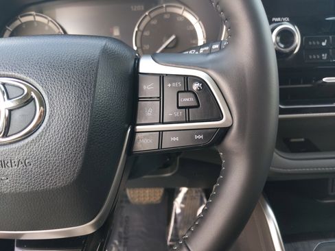 Certified 2022 Toyota Highlander Platinum image 20