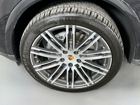 Used 2017 Porsche Cayenne image 32