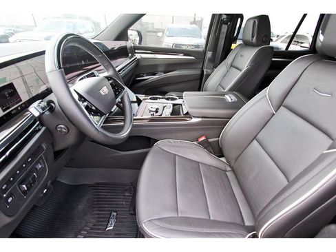 Used 2025 Cadillac Escalade Premium Luxury AWD/4WD image 6