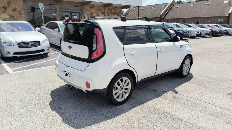 Used 2017 Kia Soul + FWD image 5