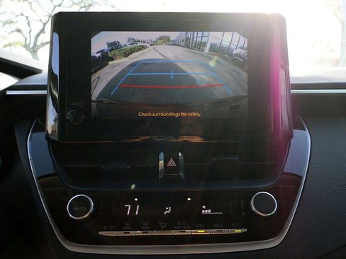 Used 2023 Toyota Corolla LE image 39