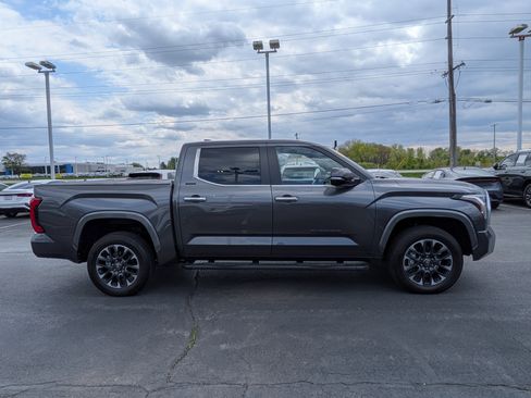 Used 2025 Toyota Tundra Limited AWD/4WD image 11