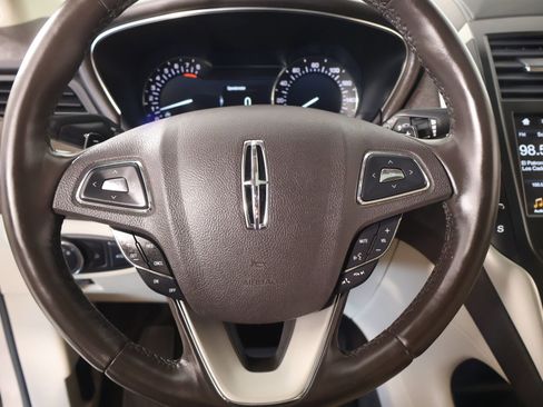 Used 2019 Lincoln MKC Reserve w/ MKC Climate Package FWD image 3
