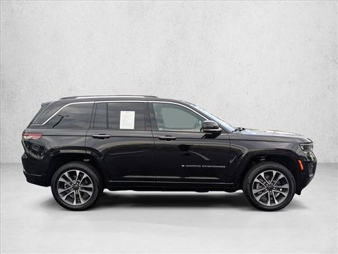 Used 2022 Jeep Grand Cherokee Overland AWD/4WD image 4