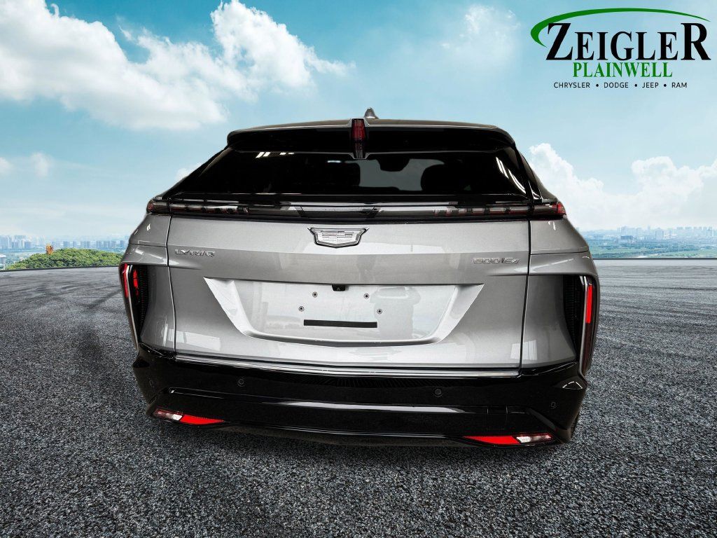 Used 2025 Cadillac Lyriq Luxury w/ LPO, Floor Liner Package AWD/4WD image 5