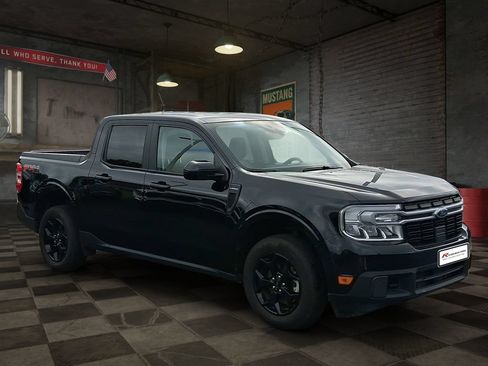 Used 2024 Ford Maverick Lariat w/ FX4 Off-Road Package AWD/4WD image 2