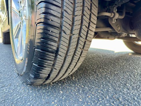 Used 2012 Toyota Highlander SE w/ Tow Pkg image 15