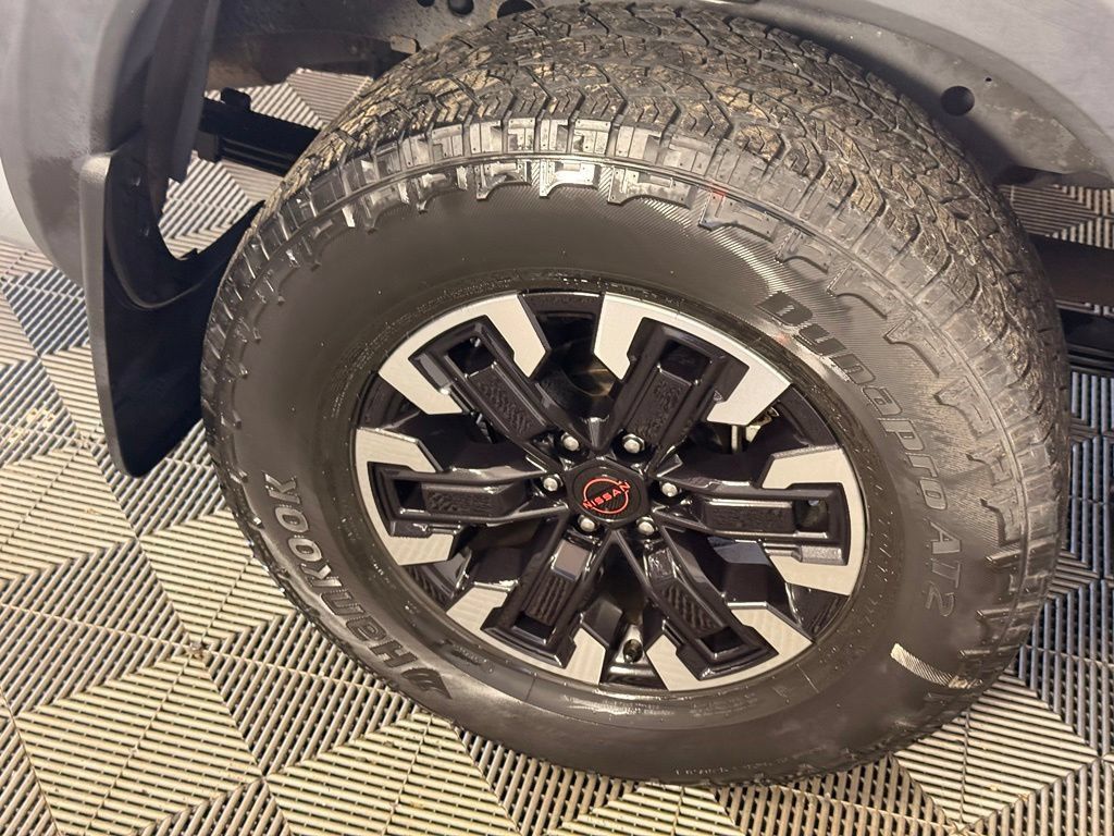 Used 2023 Nissan Frontier PRO-4X w/ Technology Package AWD/4WD image 18