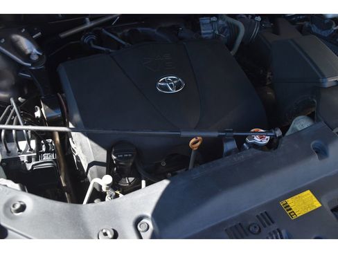 Used 2019 Toyota Highlander XLE AWD/4WD image 27