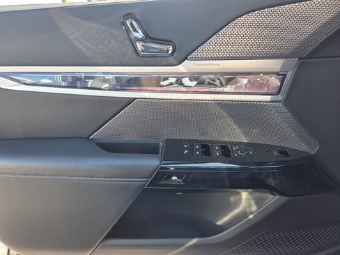 Used 2024 BMW 760i xDrive w/ Executive Package image 21