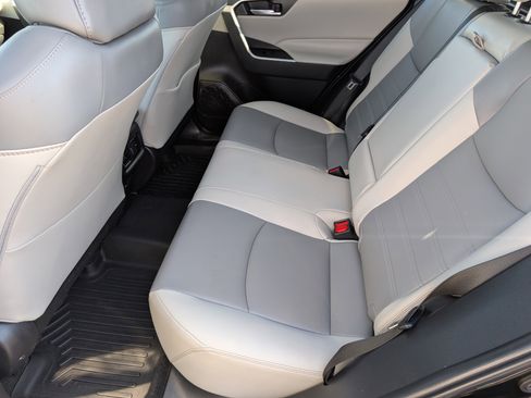 Used 2023 Toyota RAV4 XLE Premium image 27