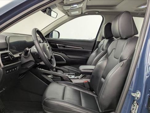 Used 2025 Kia Telluride S FWD image 14