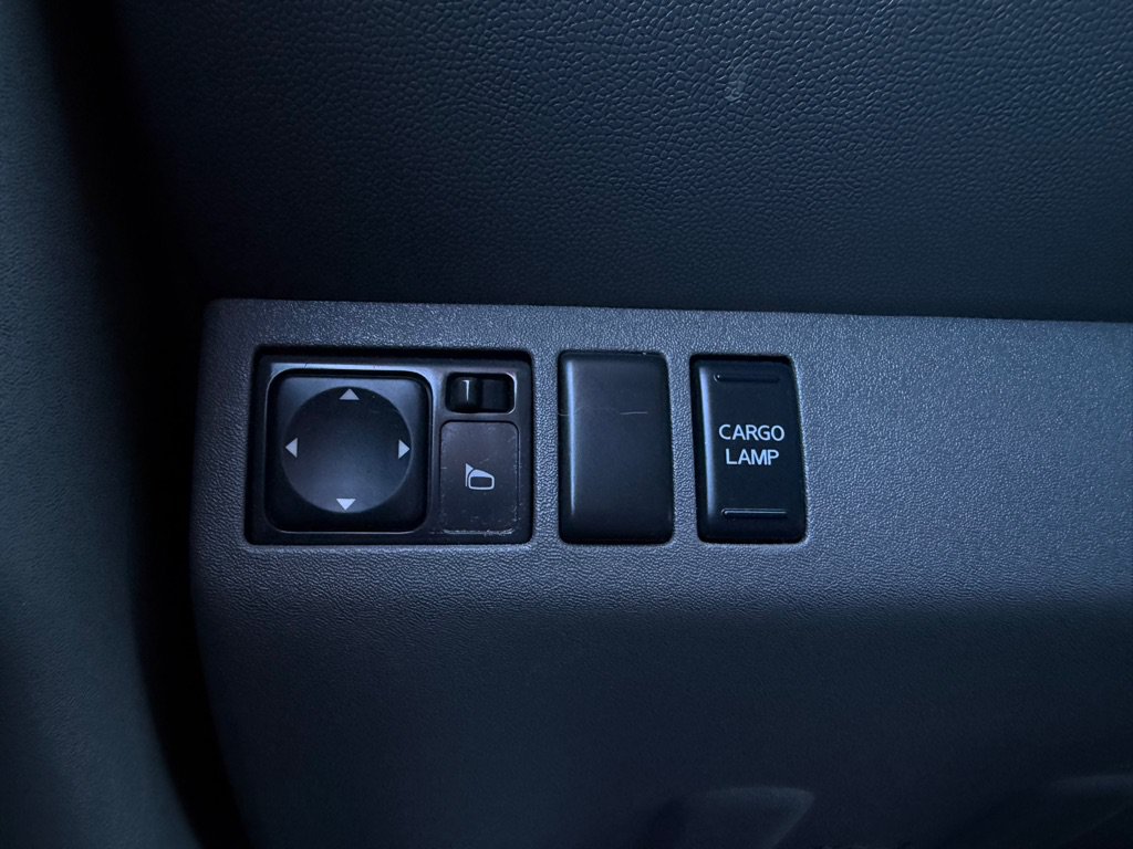 Used 2011 Nissan Frontier SV w/ SV Premium Utility Pkg AWD/4WD image 12
