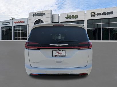 New 2026 Chrysler Pacifica Select