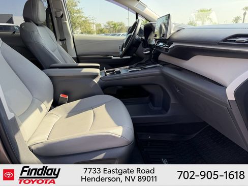 Used 2024 Toyota Sienna XLE FWD image 15