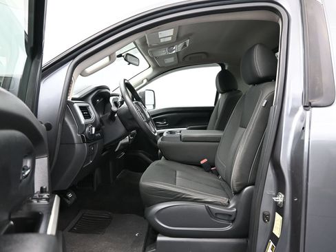 Used 2017 Nissan Titan SV AWD/4WD image 9