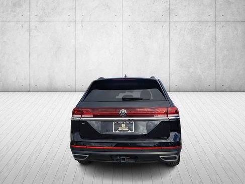 Used 2025 Volkswagen Atlas SE image 6