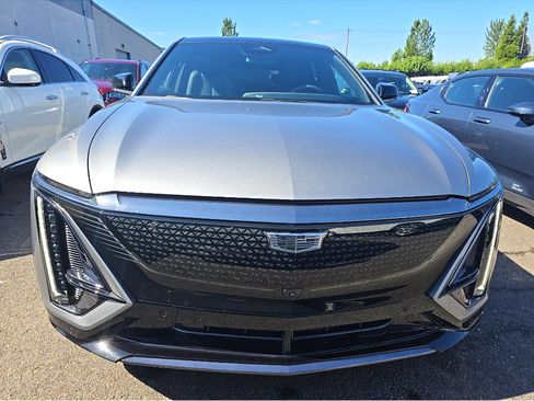 Used 2024 Cadillac Lyriq Sport AWD/4WD image 2