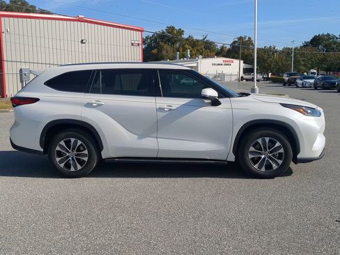 Used 2021 Toyota Highlander XLE image 12