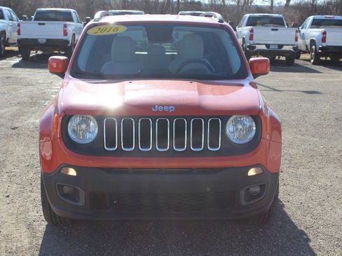Used 2016 Jeep Renegade Latitude w/ Cold Weather Group FWD image 2