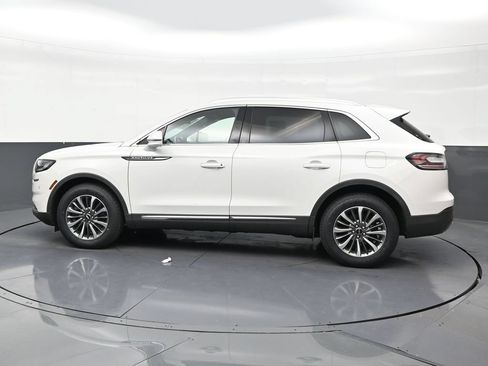 Used 2023 Lincoln Nautilus Reserve FWD image 2
