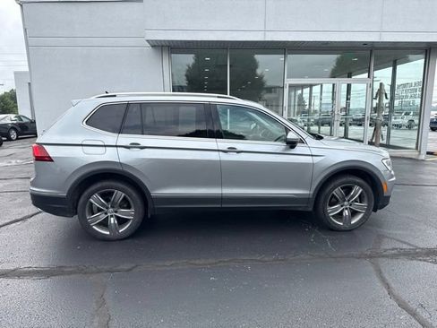 Used 2020 Volkswagen Tiguan SEL AWD/4WD image 8