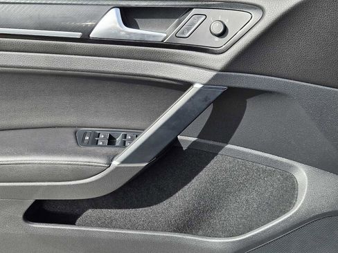 Used 2019 Volkswagen Golf R image 22