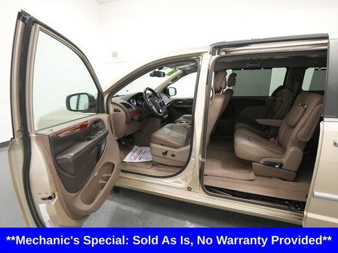 Used 2012 Chrysler Town & Country Touring-L w/ Driver Convenience Group FWD image 21