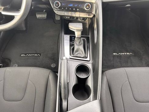 Used 2024 Hyundai Elantra SEL image 19