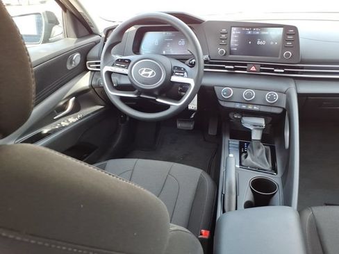 New 2026 Hyundai Elantra SE FWD image 4