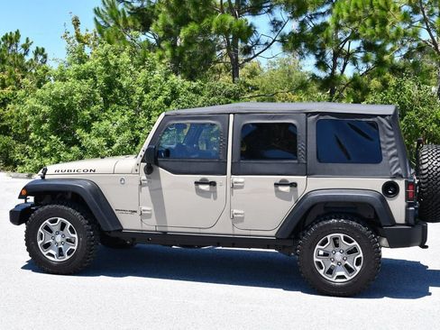 Used 2018 Jeep Wrangler Unlimited Rubicon w/ Connectivity Group AWD/4WD image 4