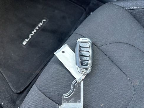 Used 2023 Hyundai Elantra SEL image 29